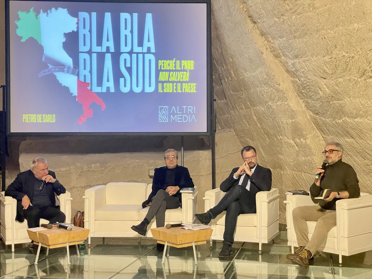 "Bla bla bla Sud. Perché il PNRR non salverà il Sud e il Paese", presentato a Matera il saggio di Pietro De Sarlo