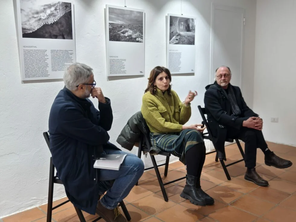 Presentata l'opera fotografica "Murgia a cancelli"