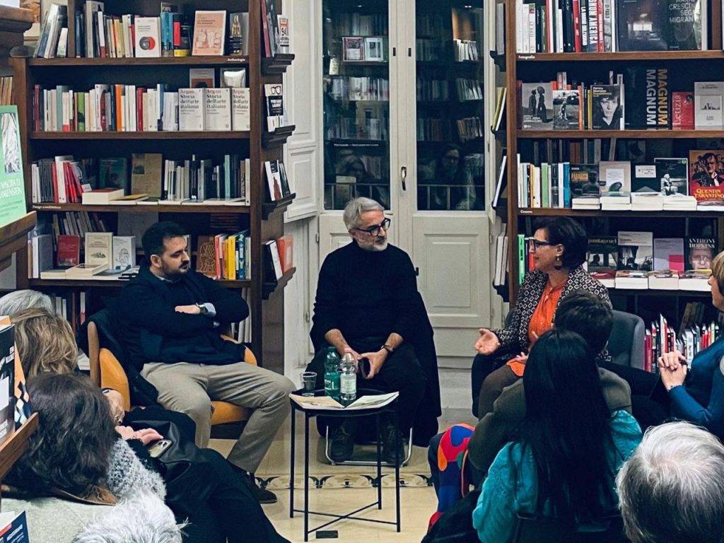 La mancanza di dialogo è sempre causa di fraintendimenti e intralcio alla gestione della complessità, lo sanno bene l'architetto Enrico Lamacchia e l'archeologa medievista Isabella Machetta che hanno deciso di intraprendere un cammino dialogico nelle loro pubblicazioni e nelle loro presentazioni. Nel segno di una collaborazione propositiva, capace di sostenere le ragioni di una reale valorizzazione dei patrimoni culturali, hanno presentato insieme i loro recenti lavori, 